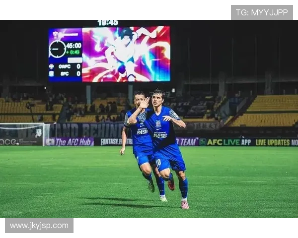 上海申花鏖战激起沪上热潮球队士气高涨剑指新赛季荣耀 上海申花鏖战激起沪上热潮球队士气高涨剑指新赛季荣耀