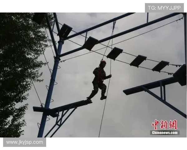 重庆攀岩队心理素质提升之路与热议攀岩的深层次影响分析